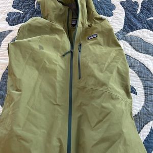 Mens  Patagonia XXL shell.